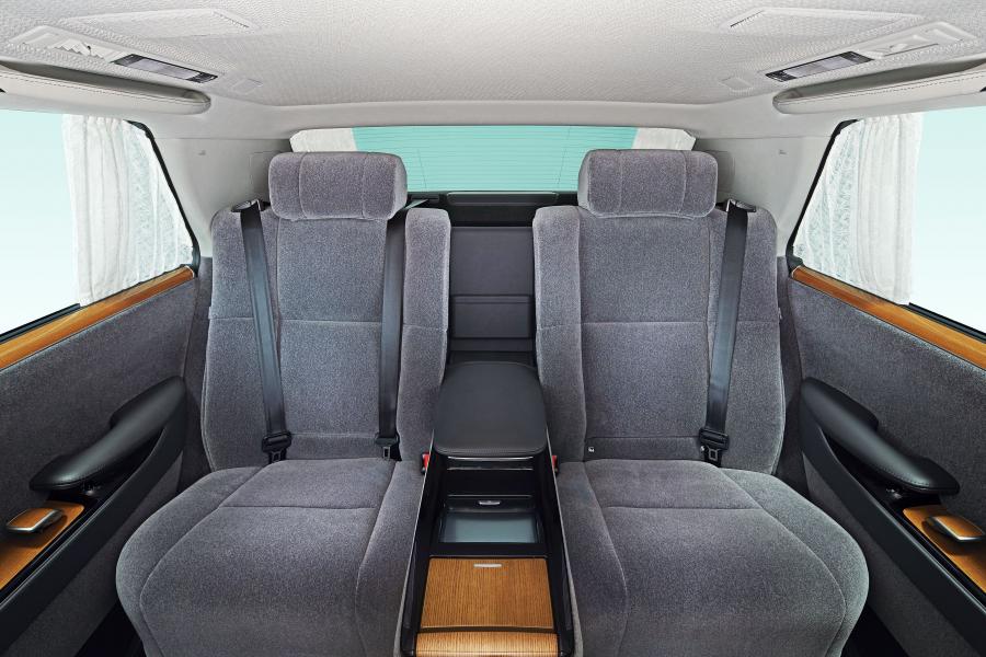Интерьер Toyota Century 2018 года  (фото 4 из 24)